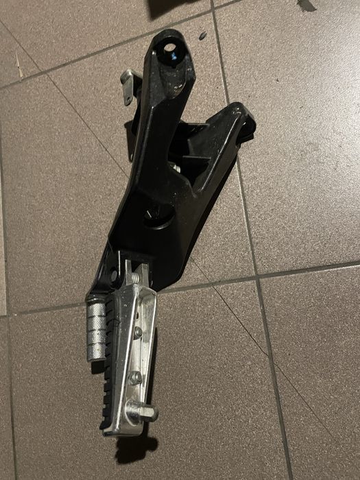 SUZUKI VZR 1800 M  Intruder podnóżek set sety podnóżki podesty nowe