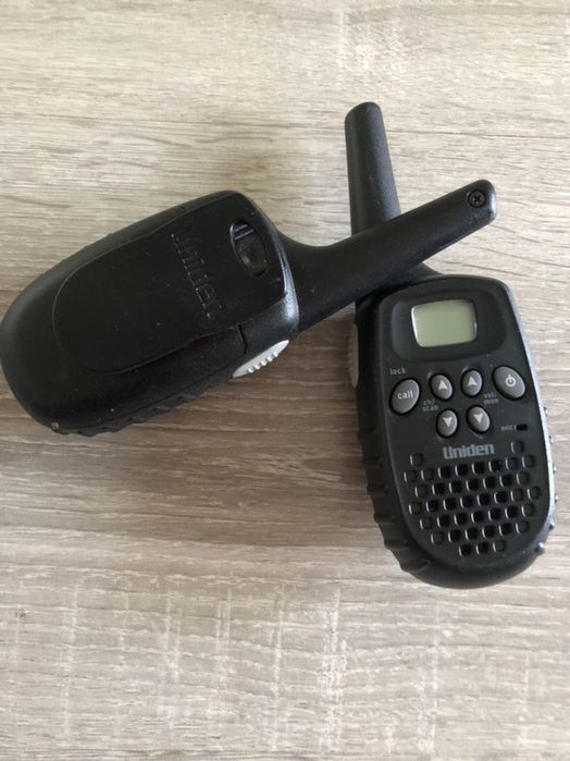 Две рации на батарейках