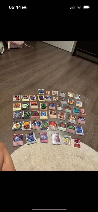 44 cartas bakugan