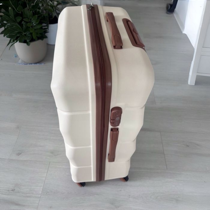 NOWA Walizka Podróżna Na Kółkach Z Zamkiem Duża Mocna Twarda XXL