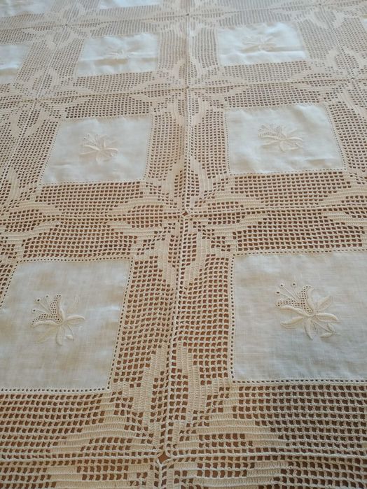 Vende-se toalha de renda e linho