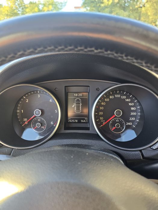 VW Golf Variant 1.6 TDI DSG Automático