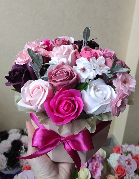 Букети з мильних троянд від 250гр.