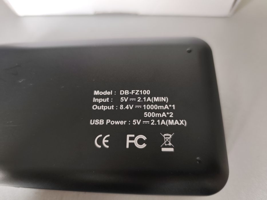 ładowarka do akumulatorów aparatu Sony NP-FZ100 wraz z dwoma bateriami