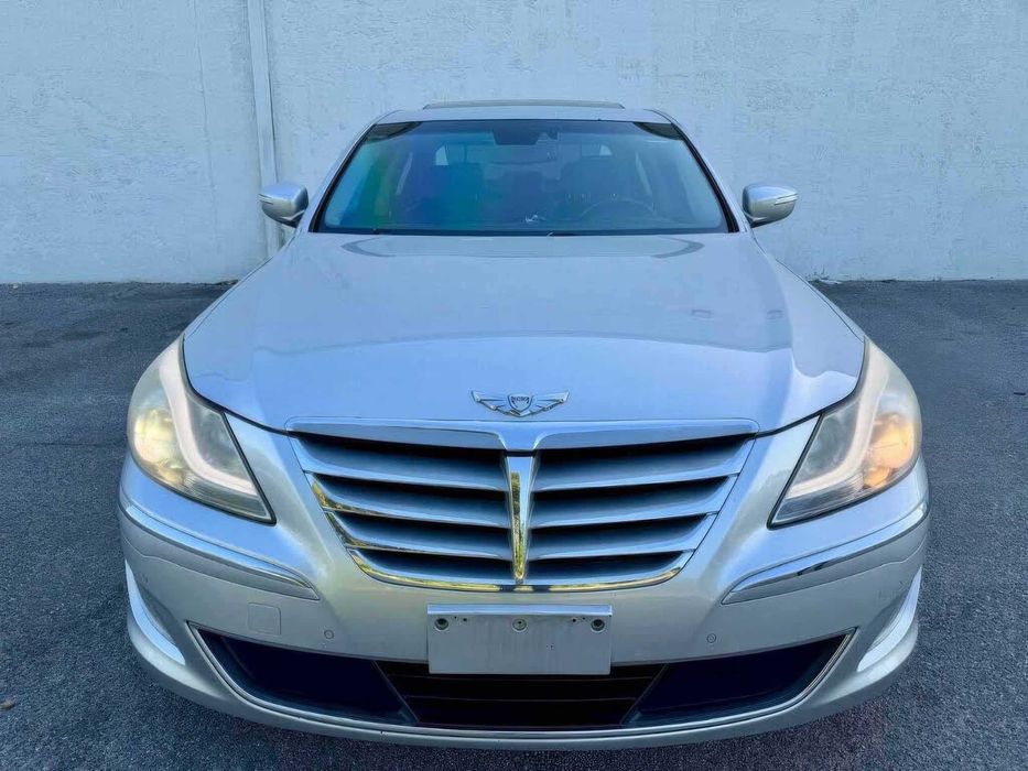 Hyundai Genesis      2012