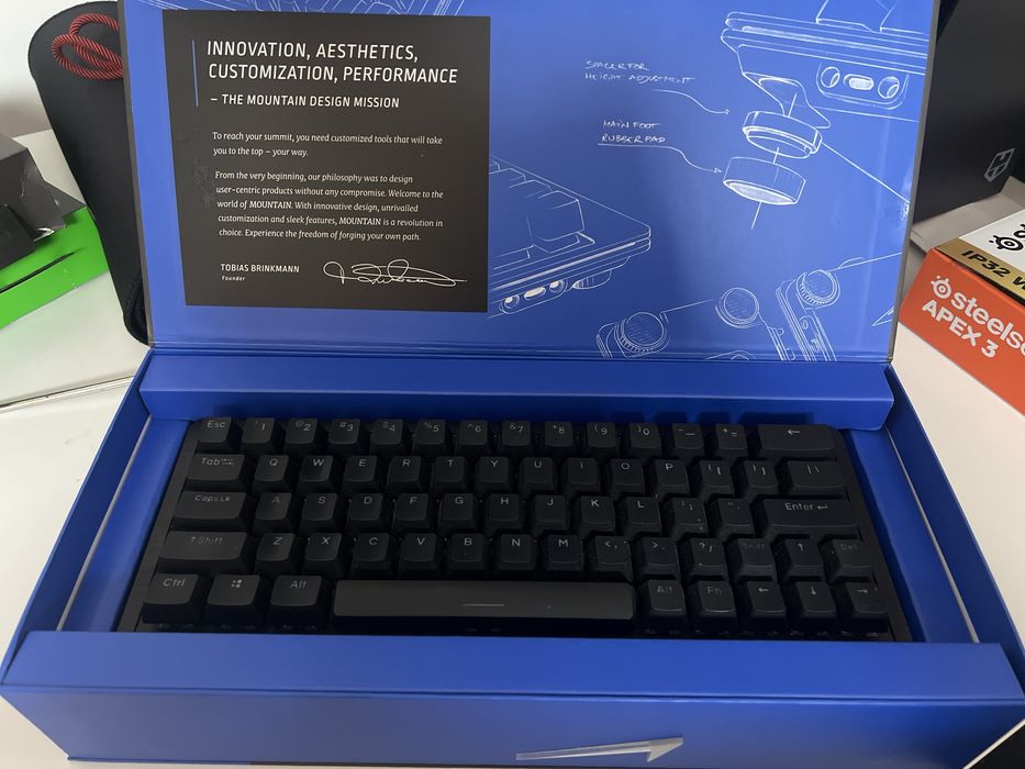 Logitech Mountain Everest 60% Keyboard64309685432834120