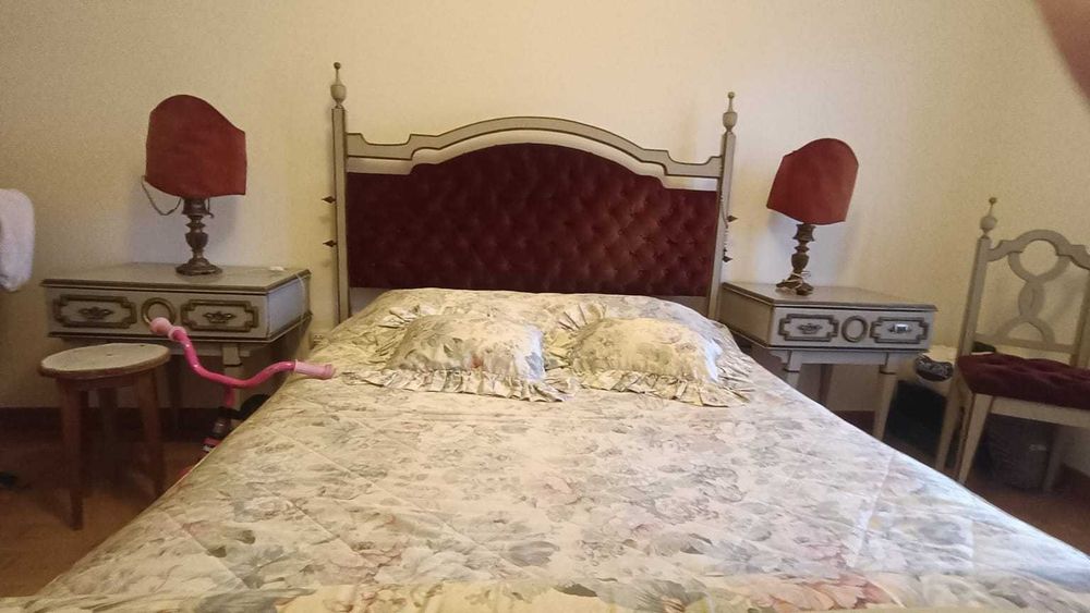 Mobília de quarto antiga em madeira maciça - conjunto completo