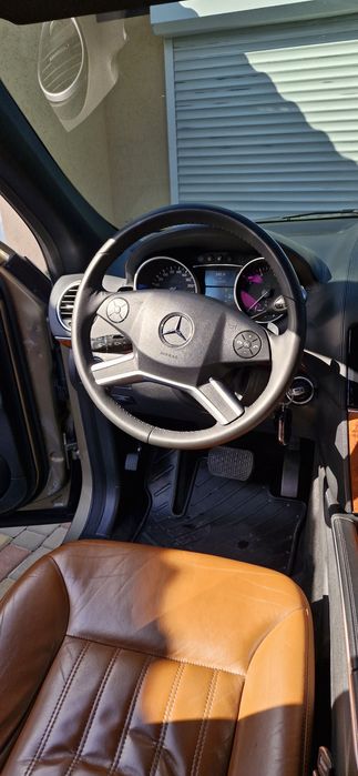 Mercedes ML500 Мерседес МЛ500 4матик 5.5 газ/бензин 2010 год