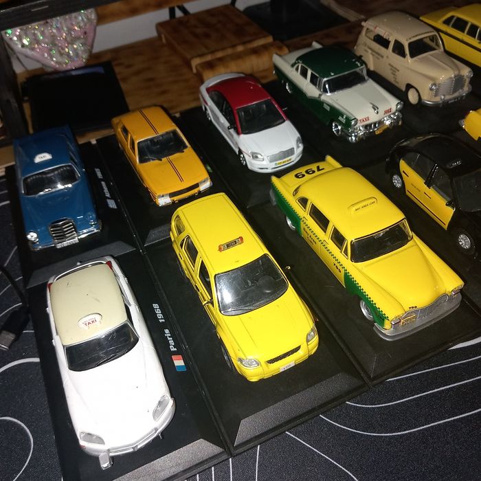 Zestaw 18 taksówek