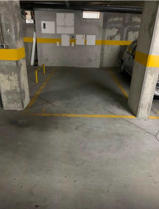 Lugares de Estacionamento – Porto Salvo | Arrendamento