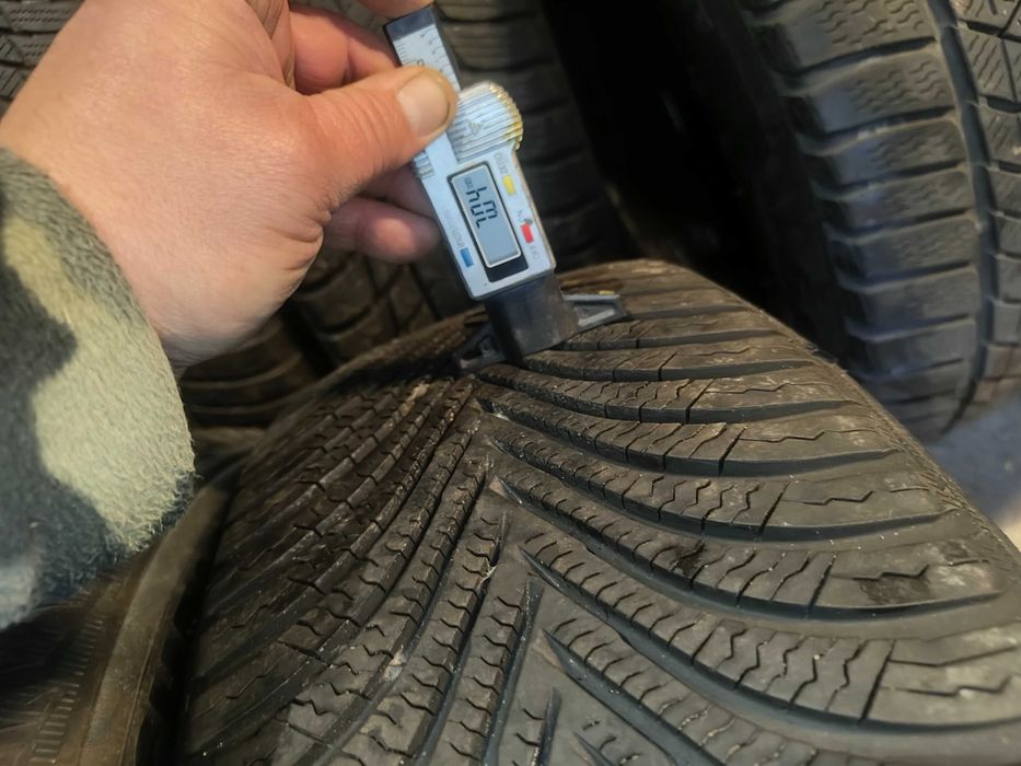 Opony zimowe uzywane 225 55 R17 Michelin 2022, 2020 rok 4 sztuki z159