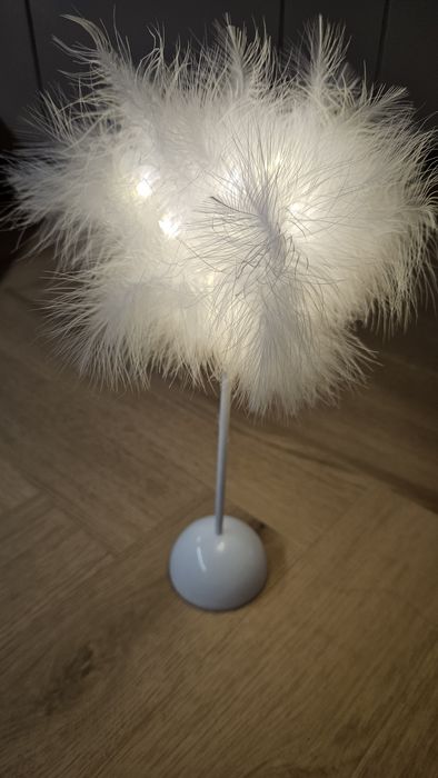 Lampa piórka biale