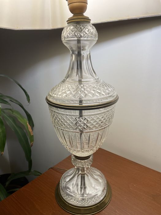 Candeeiro de cristal e latão