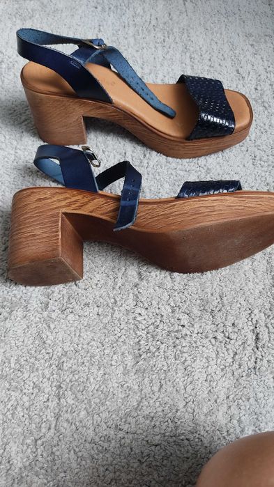 Sandália Azul Alta