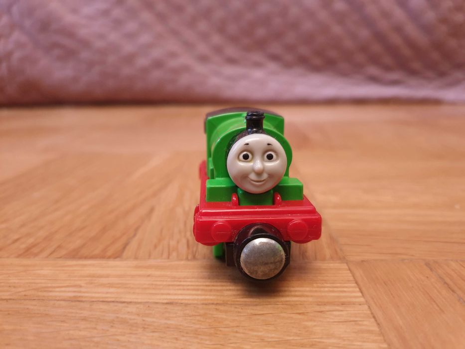 Zielona lokomotywa Piotruś (Percy) na magnes Tomek i Przyjaciele (Take-n-Play)