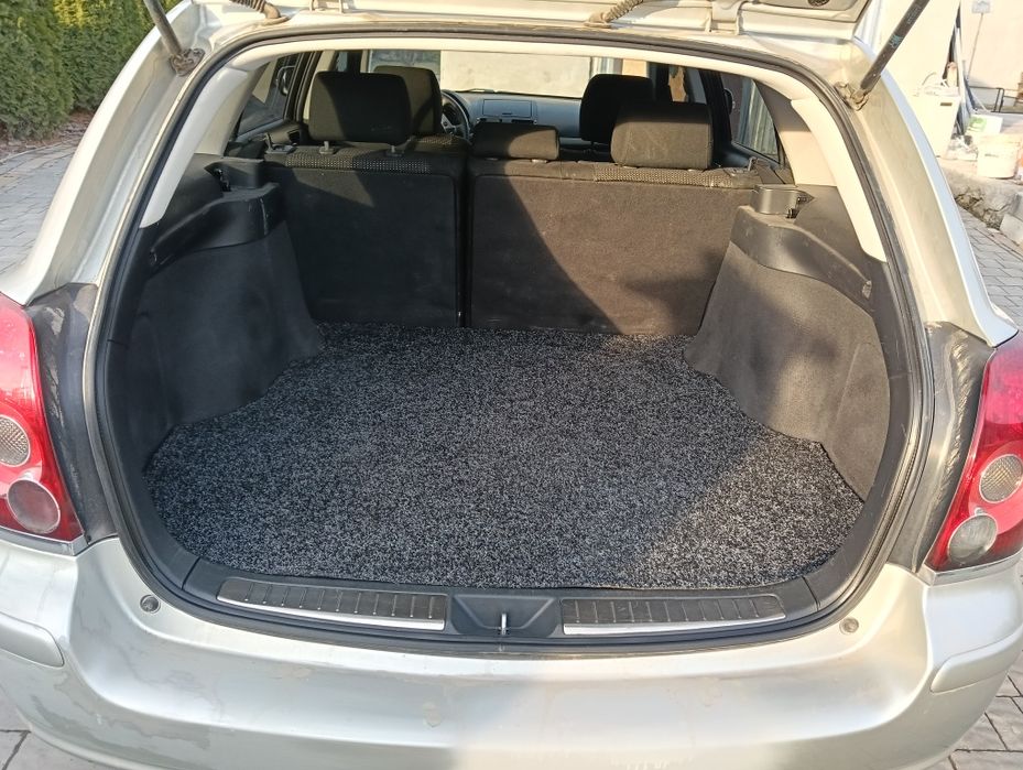 Продам  Тойоту Авенсіс в кузові універсал