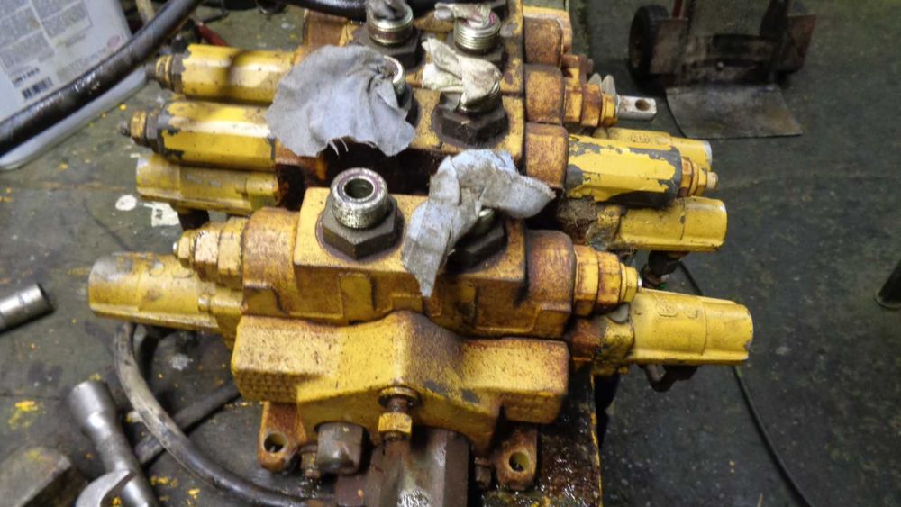 CATERPILLAR 432D 428D Rozdzielacz Servopower