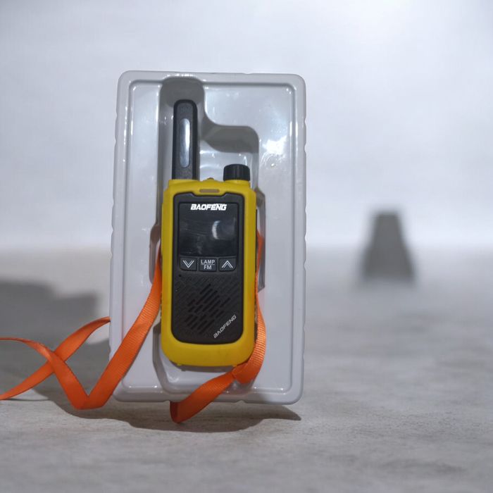 Рація Baofeng BF-T17 (Yellow) – компактна, з ліхтариком та FM-радіо