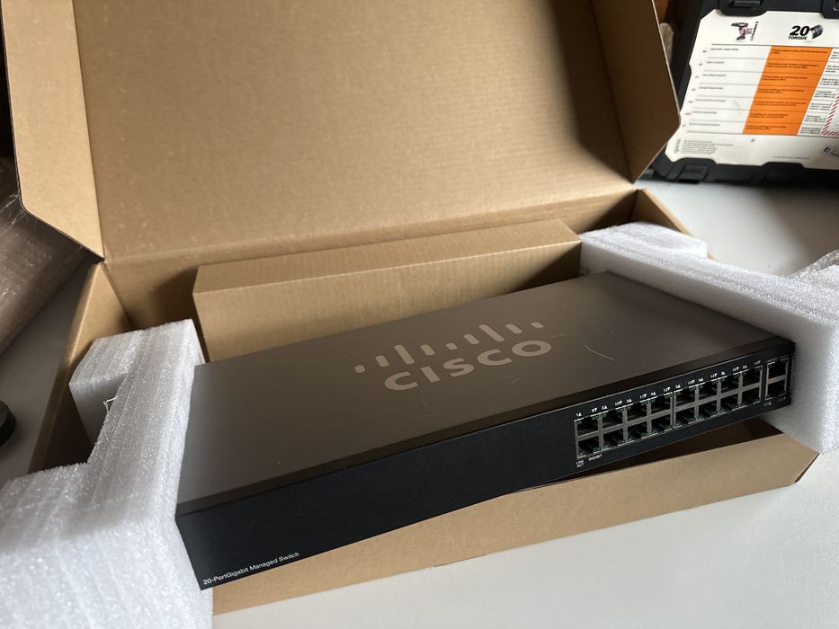 Cisco sg300-20  port gigabit