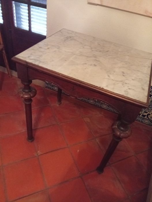 Mesa , com tampo em pedra mármore, vintage.