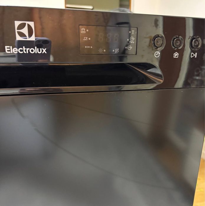 Компактна настільна посудомийна машина Electrolux