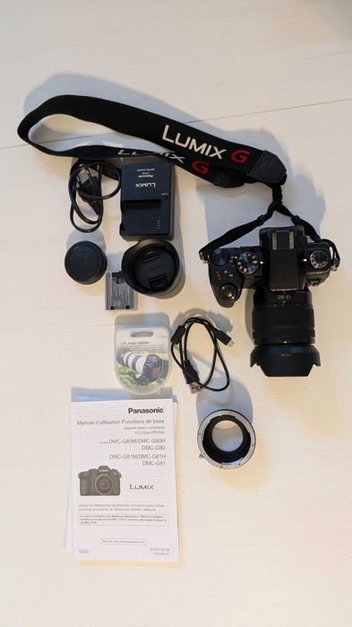 Bezlusterkowiec Panasonic Lumix DMC-G80, wraz z obiektywami i torbą.