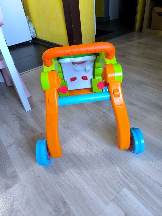 Pchacz, chodzik, stół aktywności Little Tikes :)