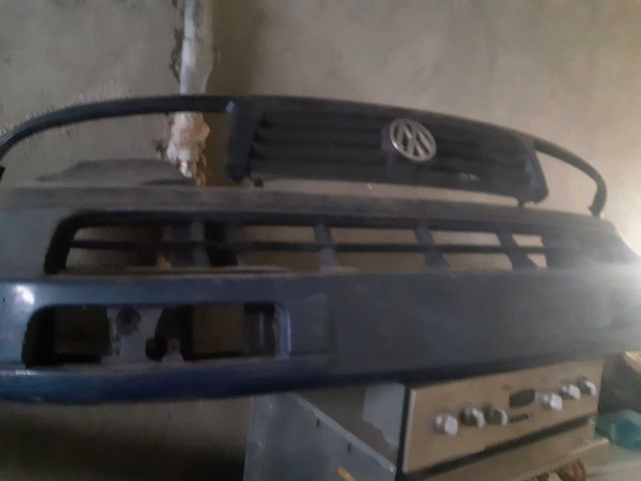 Бампер з решіткою Volkswagen Т4