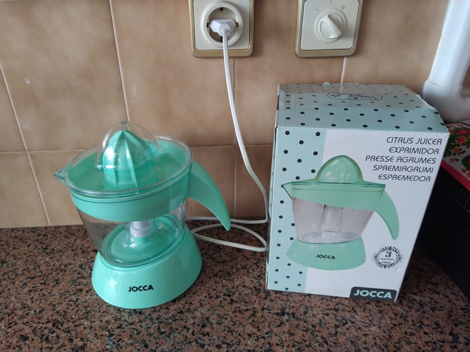 Espremedor de citrinos elétrico, da marca JOCCA. Casa quarto apartamen