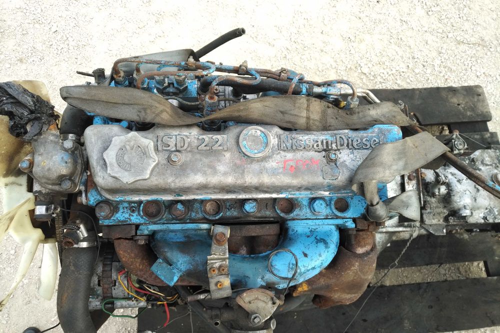 Motor Nissan SD22 2.2 diesel & caixa manual de 5 velocidades
