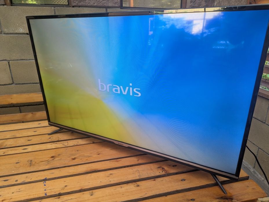 Телевизор Bravis 43" T2 Smart TV