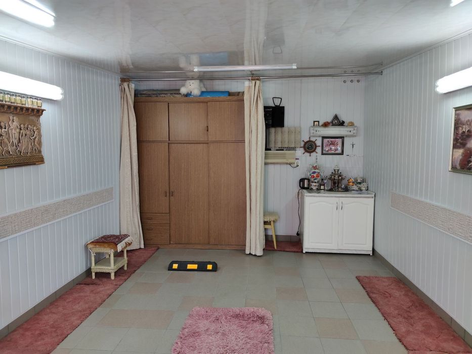 продаю капитальный кирпичный гараж
