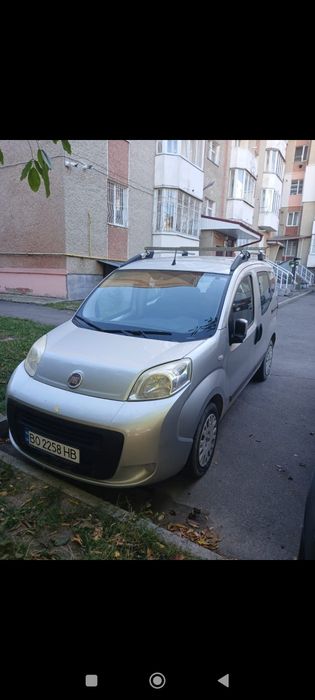 Автомобіль в чудовому Fiat qubo