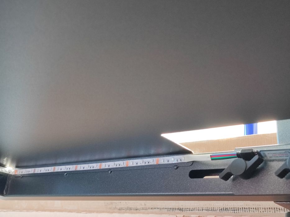 Secretária de estúdio em metall com LEDs