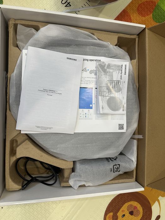 Samsung Миючий робот-пилосос VR05R5050WK із зарядною станцією