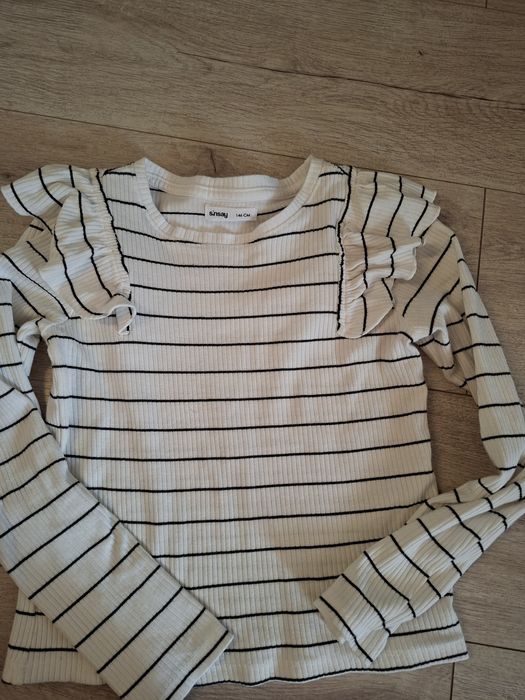 Sprzedam białą bluzkę sinsay 146
