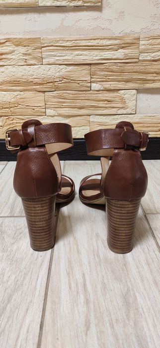 Продам кожаные босоножки р. 39, р.40