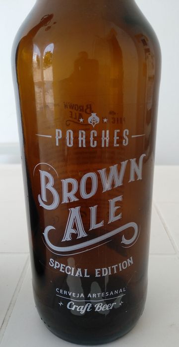 2 garrafas de vidro de cerveja artesanal Portuguesa