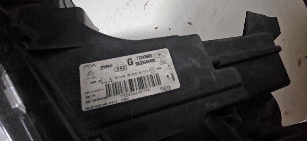 Casal farois Citroen C4 Berlina