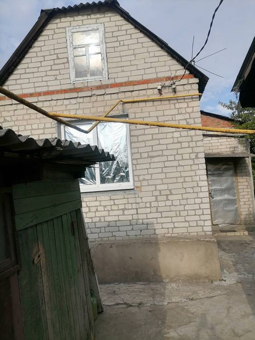 Продам дом и 1/2 дома в одном дворе