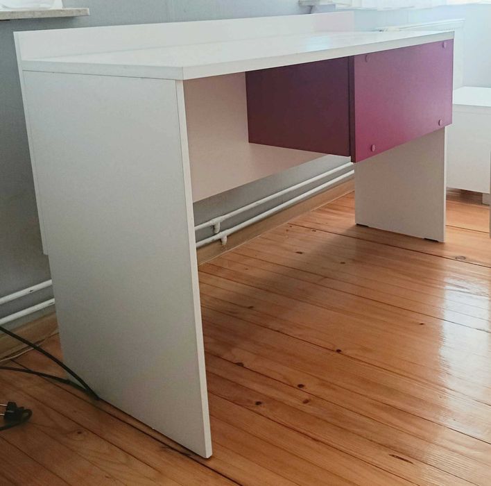 Dwa biurka w idealnym stanie