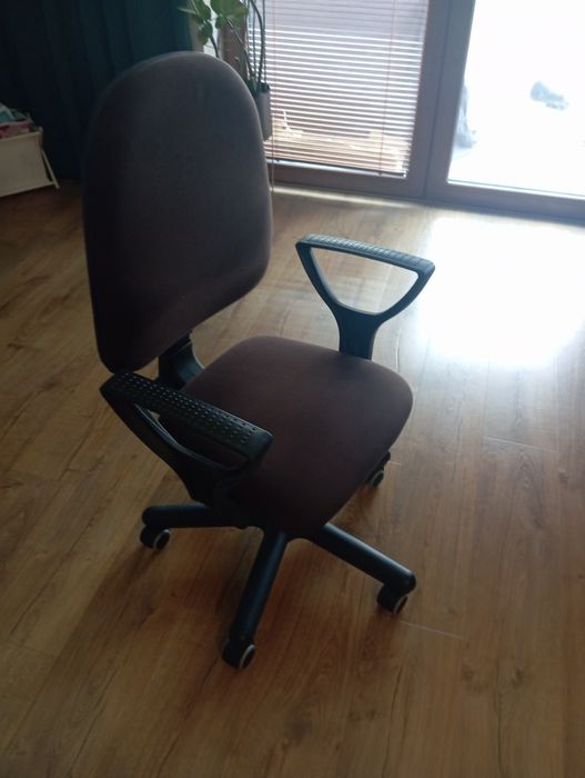 Krzesło obrotowe regulowane na kółkach fotel do pracy biurowy czarne