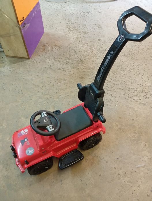 Прогулянкова дитяча каталка