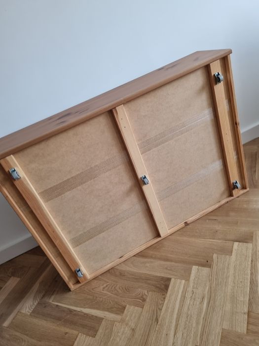 Drewniana szuflada na kółkach