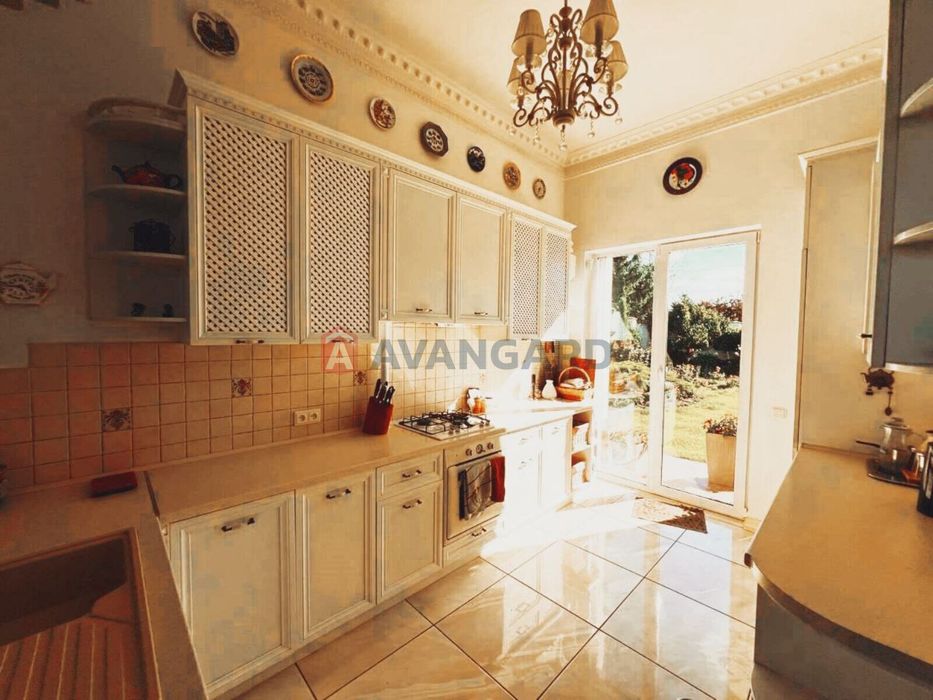 Комфортабельний особняк в Дахнівці