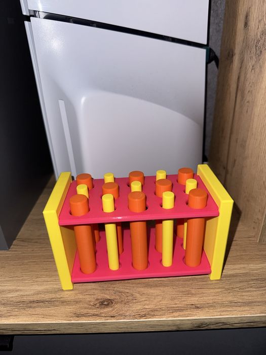 Монтессорі 3D іграшка «Циліндри за розміром»