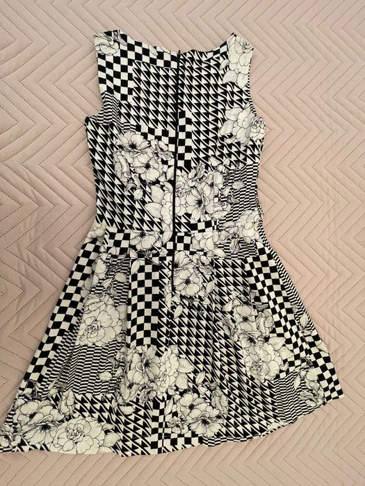 Vestido branco e preto, curto, tamanho S
