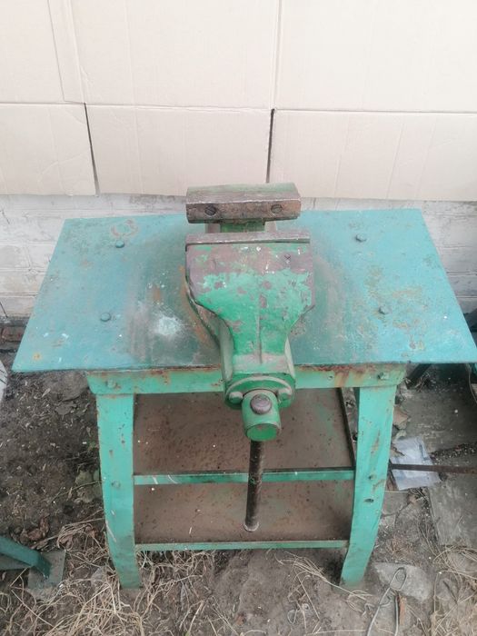 Тиски слесарные со станиной