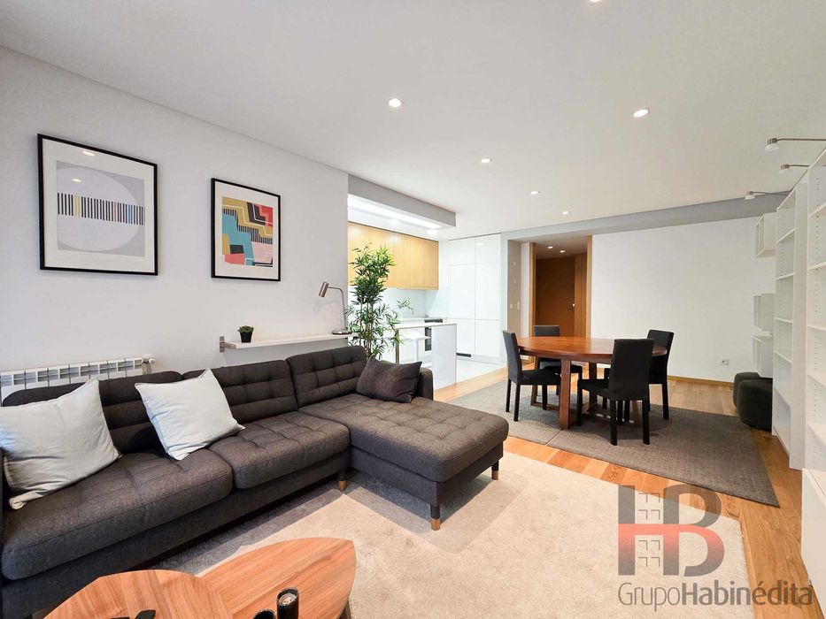 Apartamento T2+1, Garagem, Mobilado e Pronto a Habitar - Porto Centro