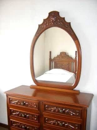 Penteadeira de madeira com espelho e banqueta mogno Luis XV